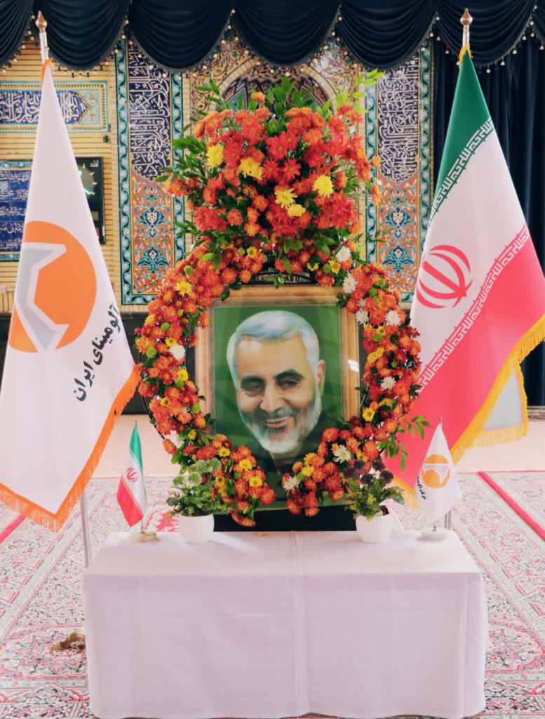 برگزاری مراسم گرامیداشت سالروز شهادت سردار حاج قاسم سلیمانی با حضور پرسنل شرکت آلومینا در مسجد مجتمع