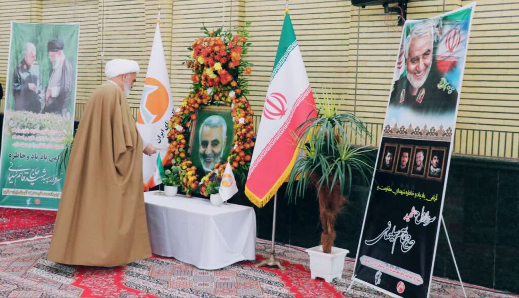 برگزاری مراسم گرامیداشت سالروز شهادت سردار حاج قاسم سلیمانی با حضور پرسنل شرکت آلومینا در مسجد مجتمع