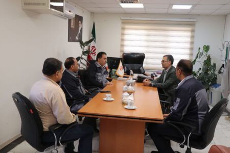 دیدار مدیر مجتمع مهندس اسدی با پرسنل پشتیبانی به مناسبت روز منابع انسانی (1)