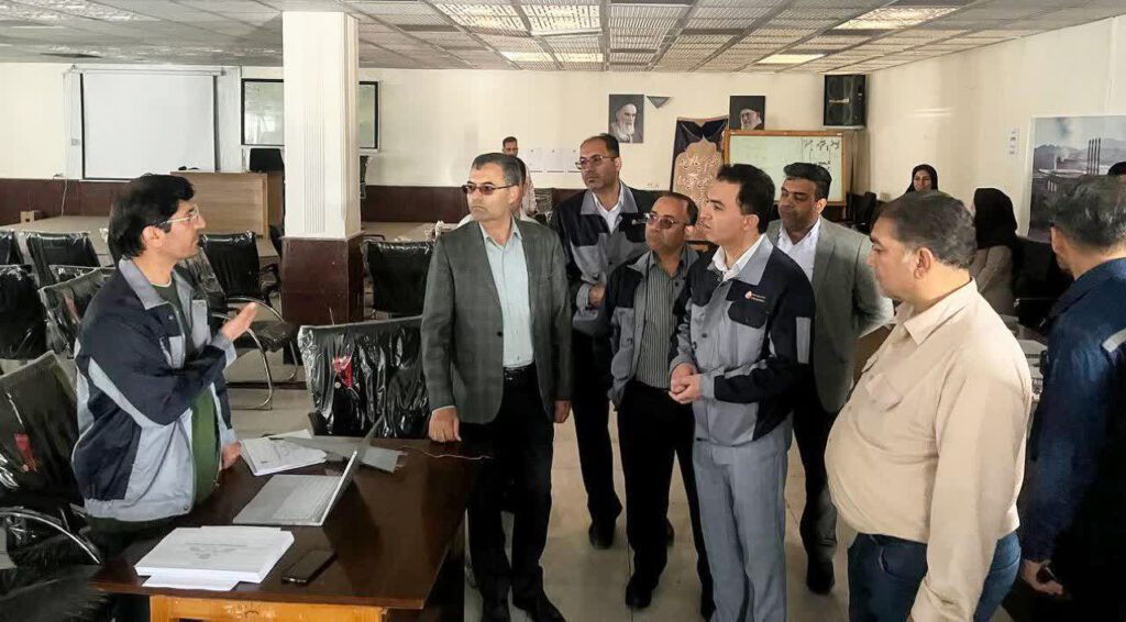 دیدار مدیر مجتمع مهندس اسدی با پرسنل پشتیبانی به مناسبت روز منابع انسانی (6)