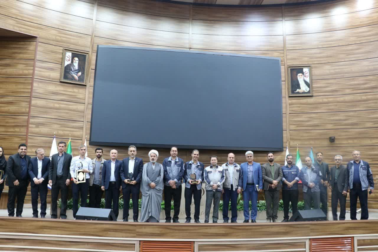 tajlil-alumin-jashnvare-kar-tolid (1) تجلیل از آلومینای ایران به عنوان واحد نمونه استانی در حوزه ایمنی و آموزش نیروی کار