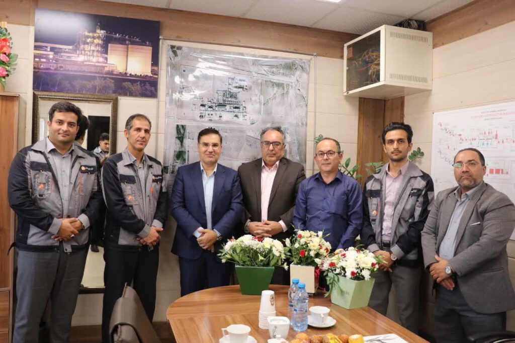 دیدار دکتر بادکوبه مدیر هامل شرکت آلومینای ایران با پزشکان مجتمع به مناسبت گرامیداشت روز پزشک