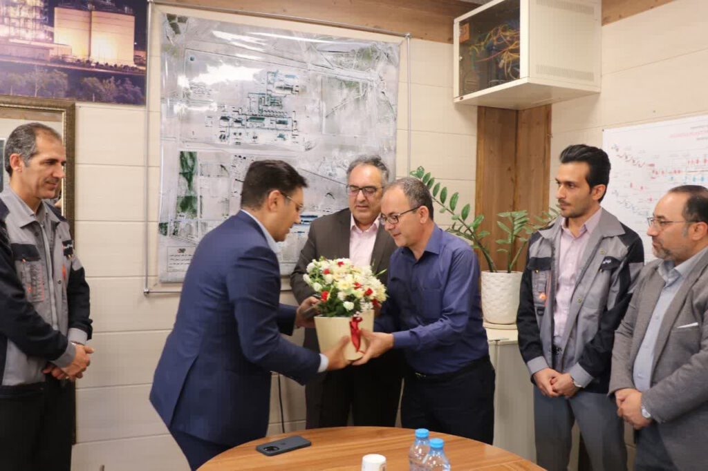 دیدار دکتر بادکوبه دکتر مصطفی نیا به مناسبت گرامیداشت روز پزشک
