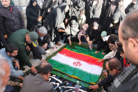 روز بسیج مستضعفین-سومین روز تدفین شهید گمنام