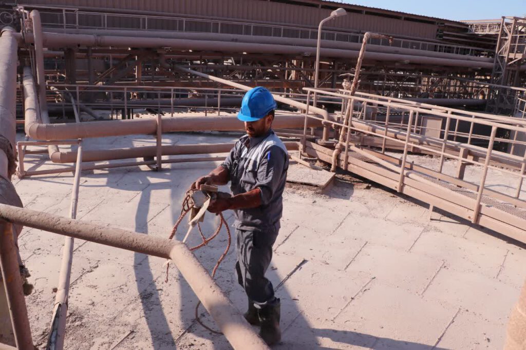 اجرای زنگ 5s و جمع آوری ضایعات واحد گل قرمز شرکت آلومینای ایران همزمان با هفته پدافند غیرعامل