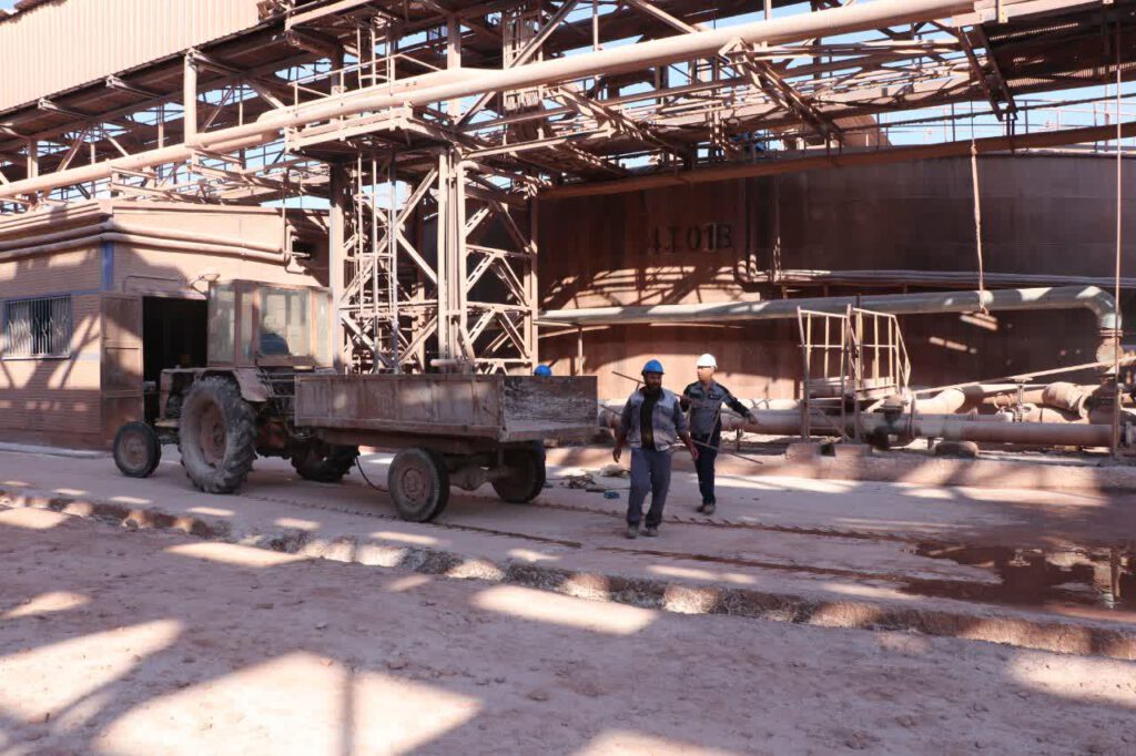 اجرای زنگ 5s و جمع آوری ضایعات واحد گل قرمز شرکت آلومینای ایران همزمان با هفته پدافند غیرعامل