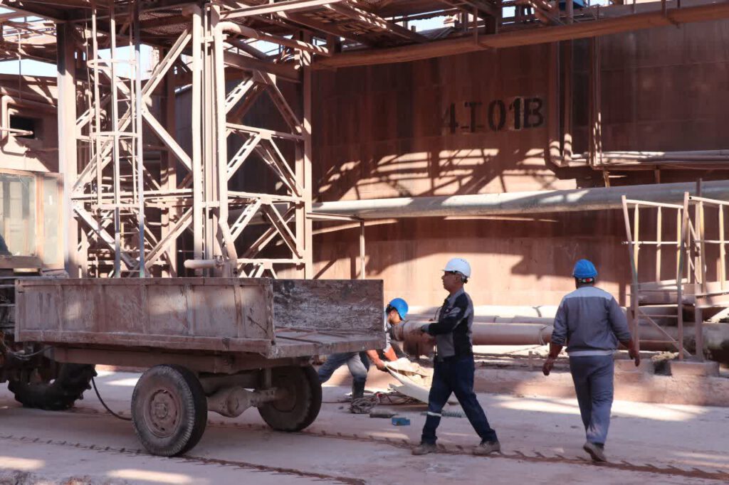 اجرای زنگ 5s و جمع آوری ضایعات واحد گل قرمز شرکت آلومینای ایران همزمان با هفته پدافند غیرعامل